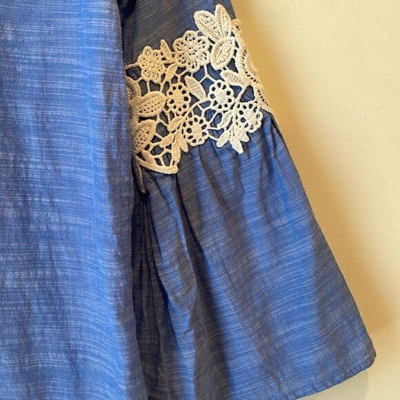 Loft  blue top with lace 3/4 length sleeve Size Small - Picture 3 of 5